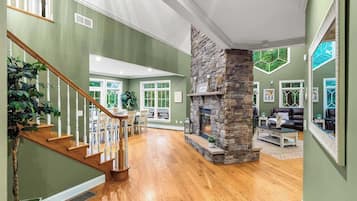 House (4 Bedrooms) | Interior