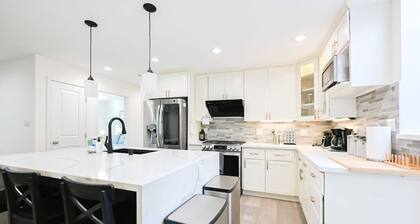 Marbella Lane - Exquisite Home 3BR