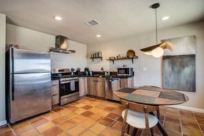 Interior - @ Marbella Lane - Moon Designer Home Close to Jtnp (Twentynine Palms)