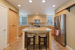 Interior - Presidio Park (Redmond)