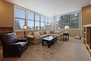 Interior - Presidio Park (Redmond)