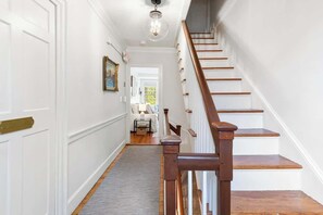 Interior - Driftwood Suite - Luxury Retreat in Newport (Newport)