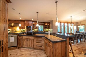 Interior - Yellow Pine 32 (Bend)