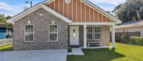 House (2 Bedrooms) | Front of property