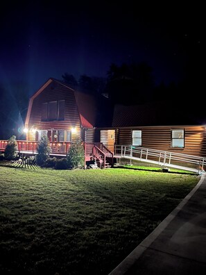 Exterior - Beautiful Barn Cabin in Pigeon Forge! Creek-Arcade-Hot tub-Fire Pit-Pool Table (Sevierville)