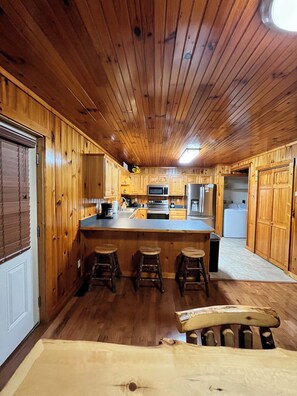 Fridge, microwave, oven, stovetop - Beautiful Barn Cabin in Pigeon Forge! Creek-Arcade-Hot tub-Fire Pit-Pool Table (Sevierville)