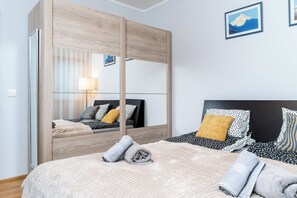 2 chambres, fer et planche à repasser, Wi-Fi, draps fournis