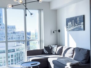 Comfort Suite, Partial Lake View | Living area | 50-inch Smart TV with digital channels, Netflix, Hulu - Hotel Lux Entertainment District Toronto (Toronto)