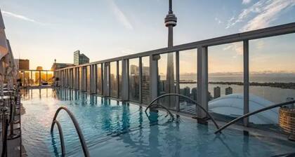 Hotel Lux Entertainment District Toronto