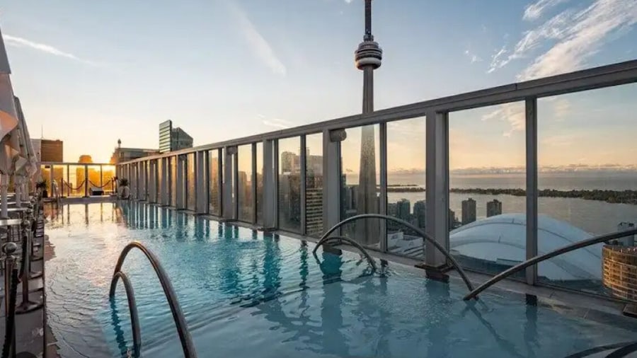 Hotel Lux Entertainment District Toronto
