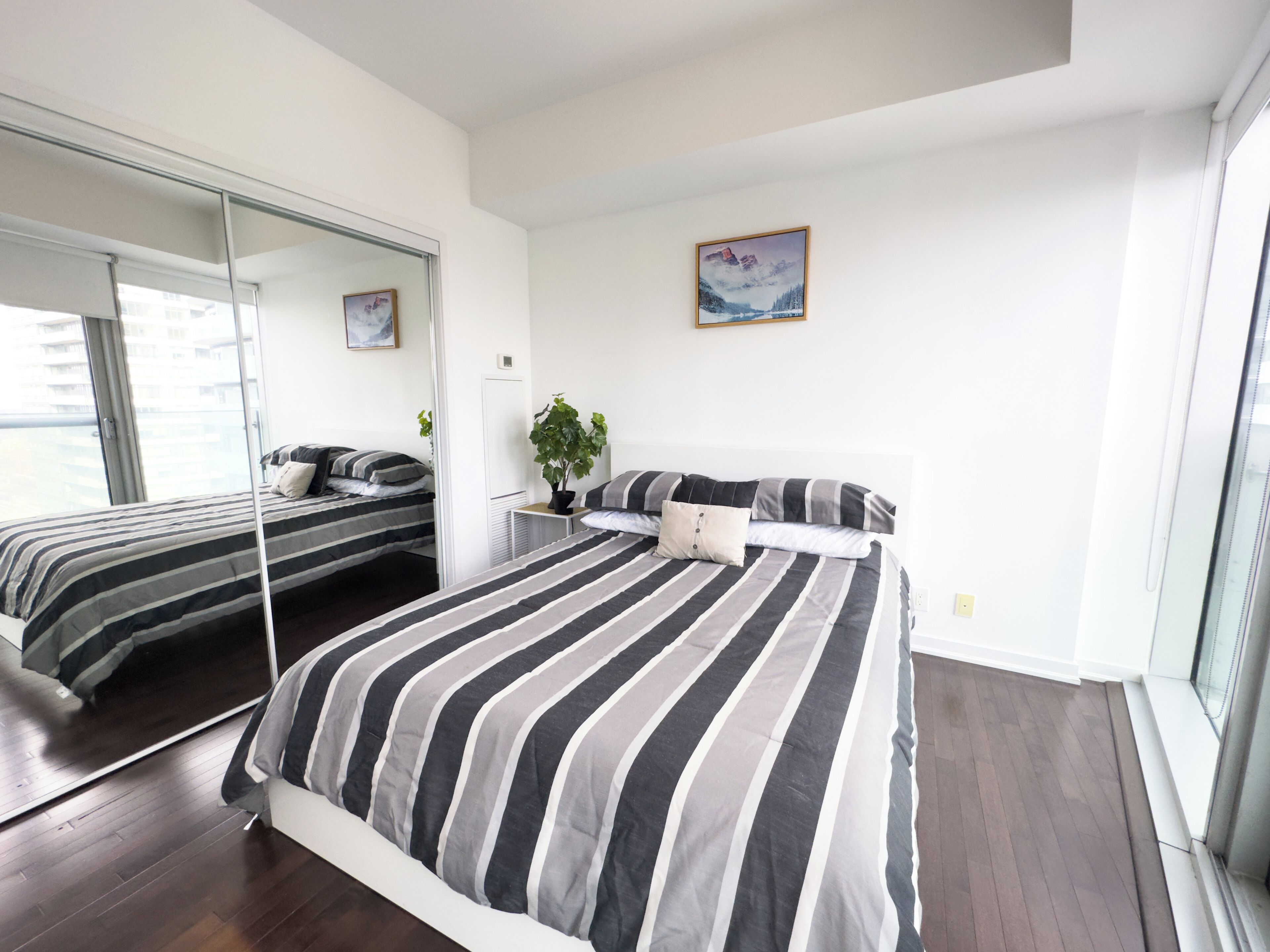Executive-Suite, 2 Schlafzimmer, 2 Bäder, eingeschränkter Seeblick | Daunenbettdecken, Schreibtisch, laptopgeeigneter Arbeitsplatz
