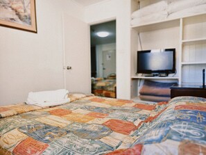 1 bedroom, free WiFi, bed sheets - Room 01 : Cozy Studio 4 Guests Central Walk / In The Heart Of Jindabyne (Jindabyne)