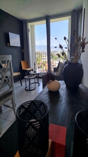 Living area - Fully Furnished 2‑Bedroom Apartment Near USAC. (Ciudad de Guatemala)