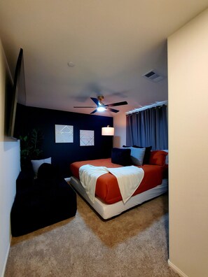 4 bedrooms, iron/ironing board, travel cot, free WiFi - GOLDEN RAVEN House (Indio)