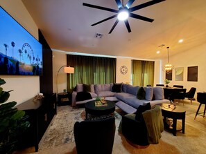 Smart TV - GOLDEN RAVEN House (Indio)