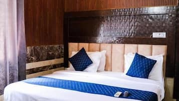 Deluxe Double Room | Laptop workspace, iron/ironing board, free WiFi