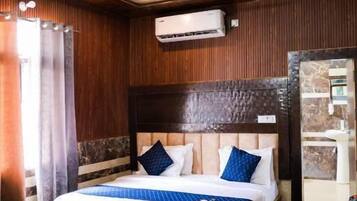 Deluxe dubbelrum | Arbetsyta för laptop, strykjÀrn/strykbrÀda och gratis wi-fi