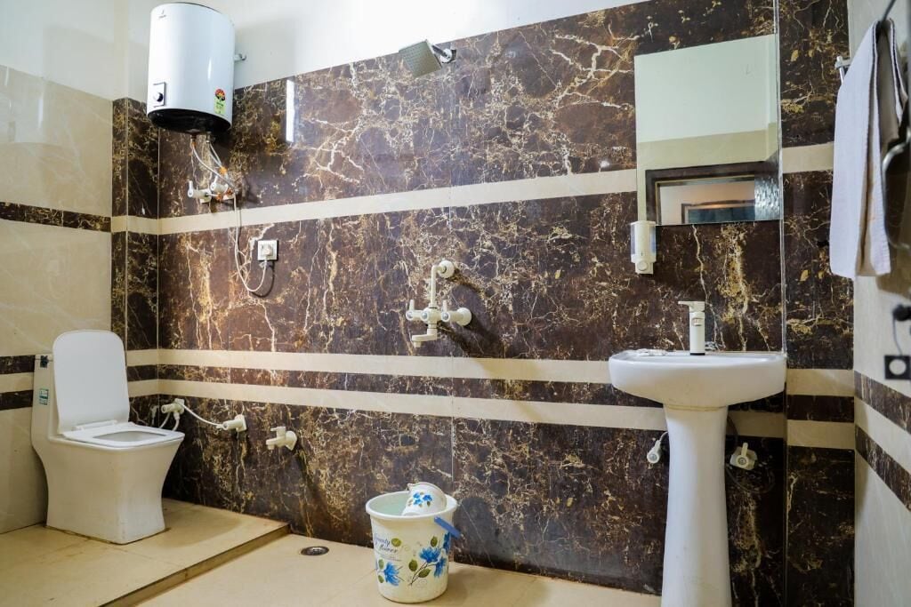 Shower, towels, soap, shampoo