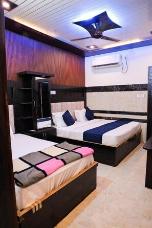 Family Room | Laptop workspace, iron/ironing board, free WiFi - Hotel Luxury Palace Vrindavan (Vrindavan)