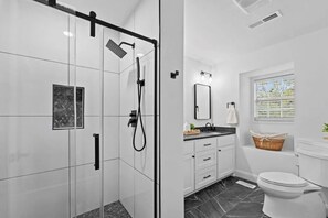 Shower, hair dryer, towels, soap - NEW! Trail Ridge Retreat -  Huge Home with space to spread out, Games + Biking (Bella Vista)