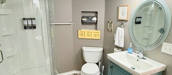 Cozy Guest Suite near Downtown Lee's Summit
