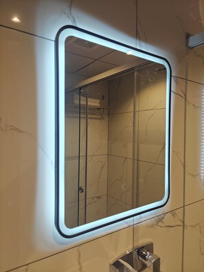 Suite Studio, balcon, vue ville | Salle de bain