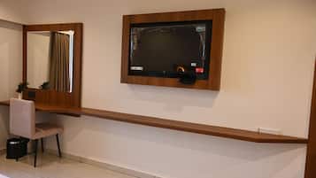 Chambre Double ou avec lits jumeaux, vue ville | Coffres-forts dans les chambres, lits pliants/supplémentaires