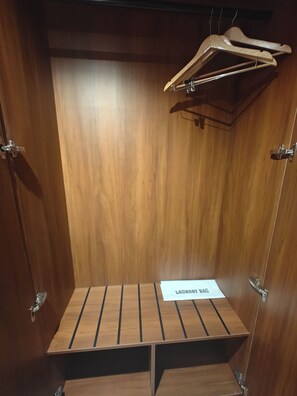 In-room safe, rollaway beds, free WiFi, bed sheets