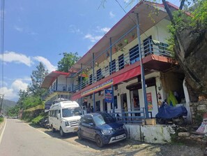 Unclassified image, 4 of 5, button - Kedar Chaukhamba Homestay (rudraprayag)