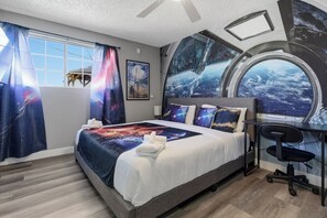 5 bedrooms, iron/ironing board, WiFi, bed sheets - The Ultimate Star Wars Getaway with Tatooine Tee Time Mini Golf Course (North Las Vegas)