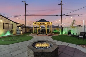 Terrace/patio - The Ultimate Star Wars Getaway with Tatooine Tee Time Mini Golf Course (North Las Vegas)