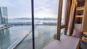 天際海景雙床客房 | 迷你吧、書桌、免費無線上網