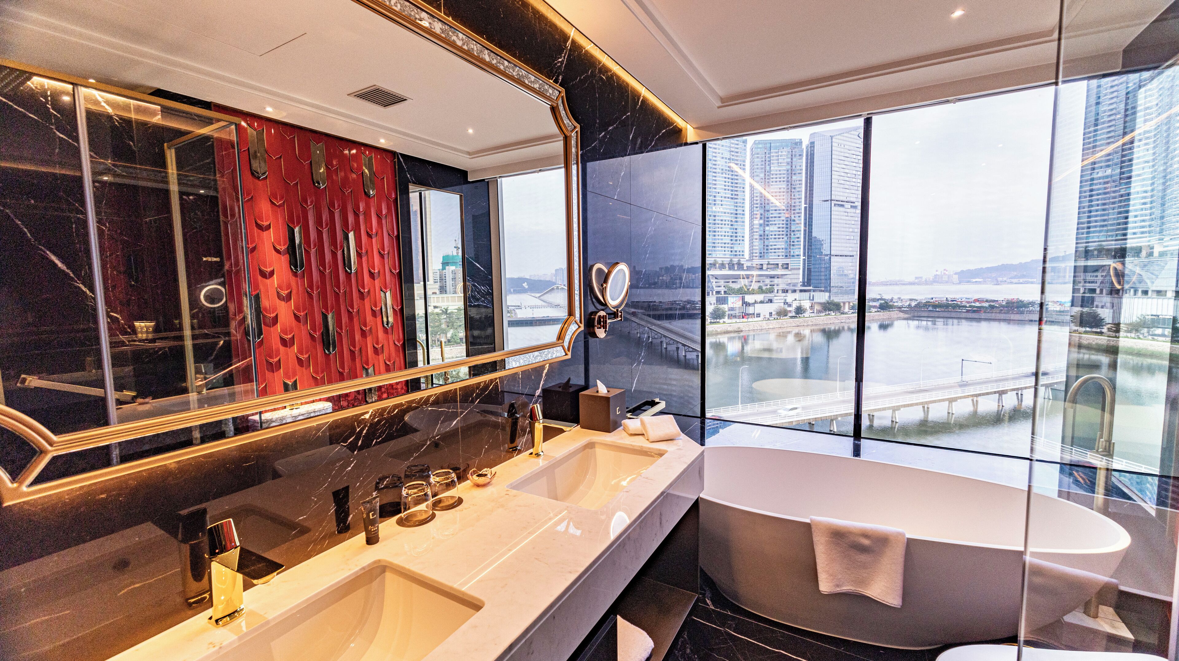 天際海景雙床客房 | 書桌、免費無線上網