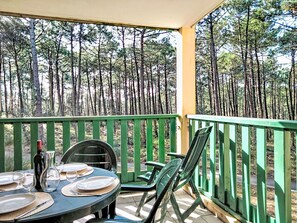 Outdoor dining - Les Grands Pins by Interhome (Maubuisson)