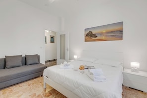 Standard Apartment, Multiple Bedrooms, Sea Facing (Verdi) | 1 bedroom, bed sheets - Verdi (Loano)