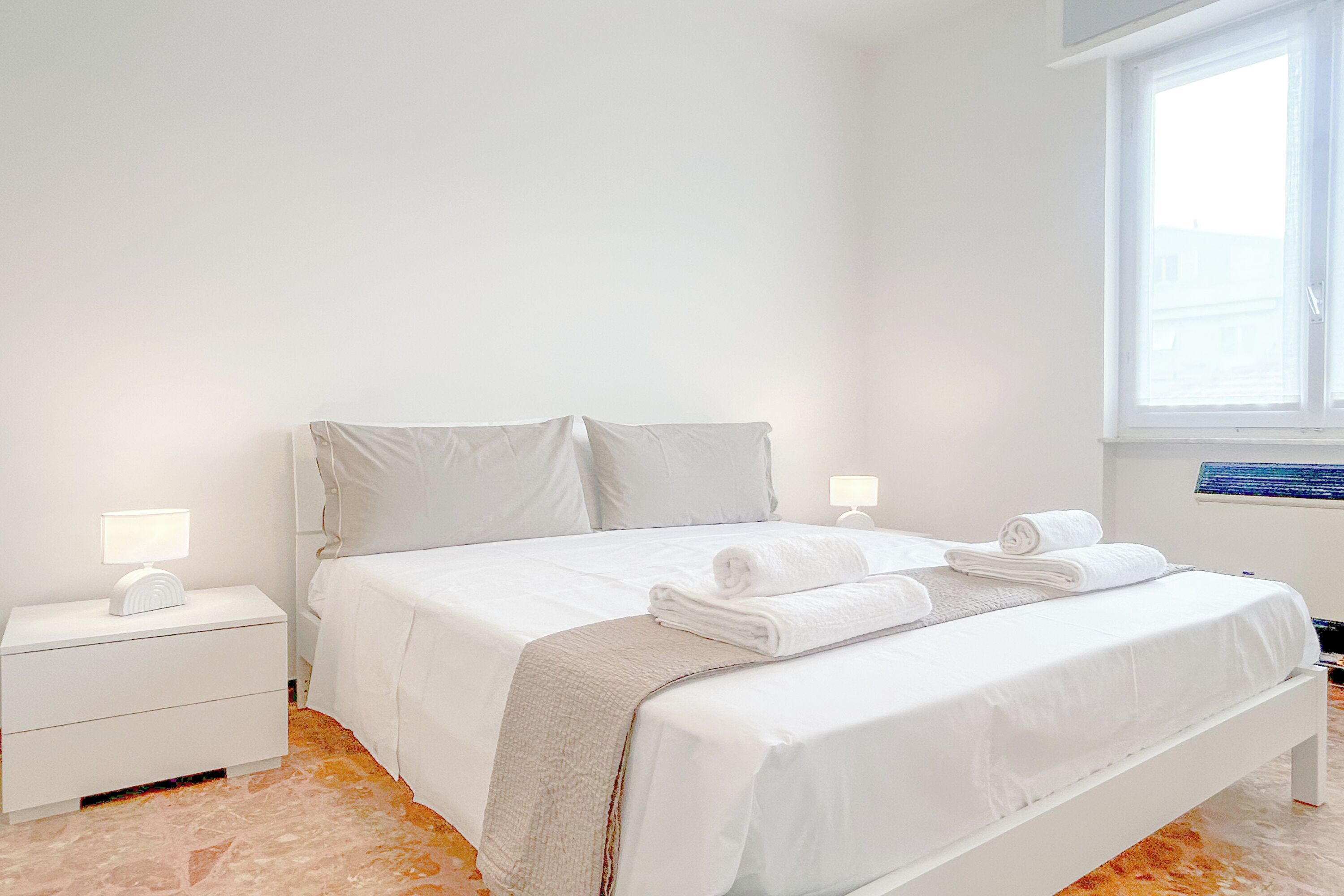 1 bedroom, bed sheets