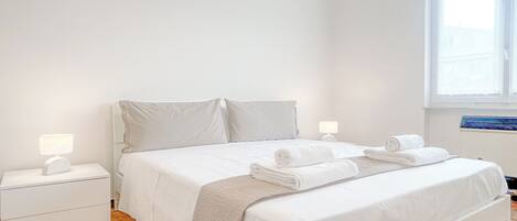 1 bedroom, bed sheets