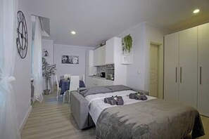 Family Studio, Sea Facing (Cassari) | Bed sheets - Cassari (Savona)