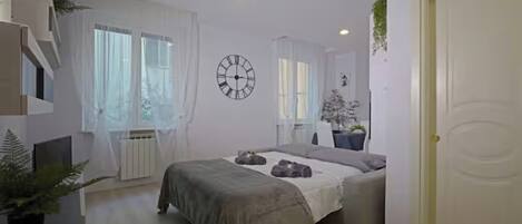 Family Studio, Sea Facing (Cassari)