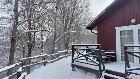 Terrace/patio. Cozy 1-bedroom lodge in beautiful Kaltanenai with AC