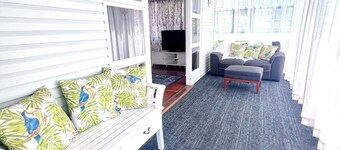 Cosy spacious Holiday Family Home within minutes walking distance to waterfront