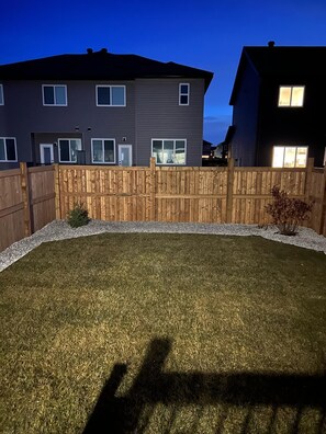 Property grounds - Starling Modern House (Fort Saskatchewan)