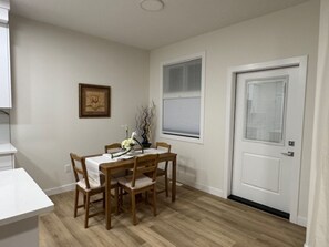 Dining - Starling Heaven (Fort Saskatchewan)