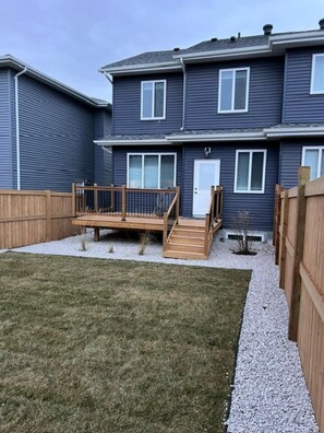 Exterior - Starling Modern House (Fort Saskatchewan)