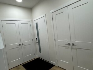 Interior - Starling Modern House (Fort Saskatchewan)