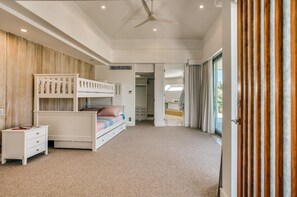 5 habitaciones, tabla de planchar con plancha, wifi y ropa de cama 