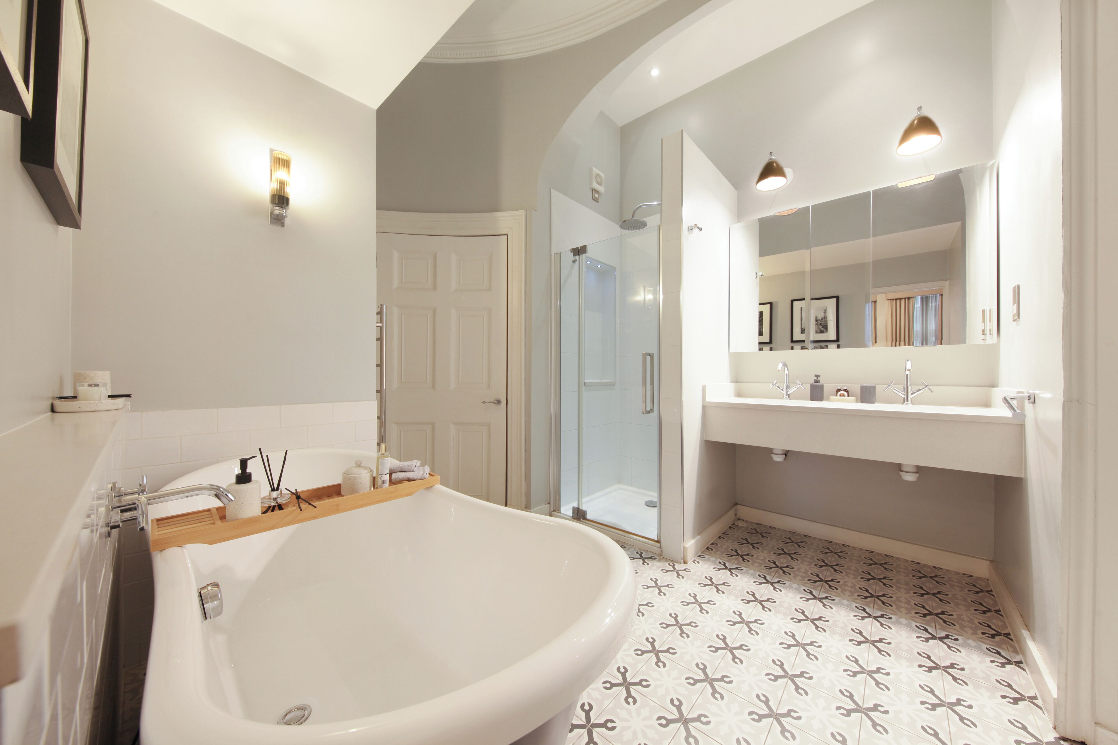 Basic Apartment | Bathroom | Towels