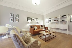 基础公寓 | 起居区