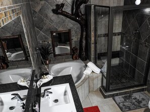 Family Chalet, Lake View | Bathroom - Mazuri Shamba Lodge (Phalaborwa)