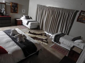 Family Chalet, Lake View - Mazuri Shamba Lodge (Phalaborwa)